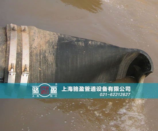 法蘭式<a href=http://www.huiquansu.com/ target=_blank class=infotextkey><a href=http://www.huiquansu.com target=_blank class=infotextkey>鴨嘴閥</a></a>排污現(xiàn)場