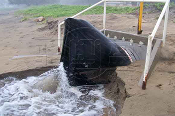 國外<a href=http://www.huiquansu.com/ target=_blank class=infotextkey><a href=http://www.huiquansu.com target=_blank class=infotextkey>鴨嘴閥</a></a>安裝現場圖